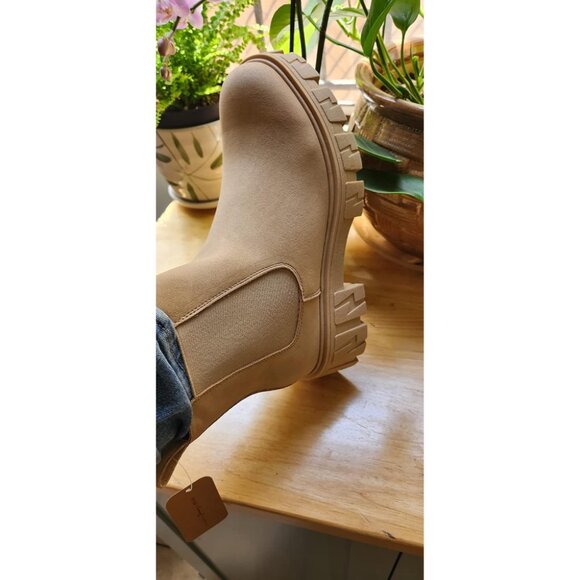 🆕Women Chelsea Lug Sole-9620-beige Synthetic leather Ankle Elastic Band Boot - Picture 3 of 13